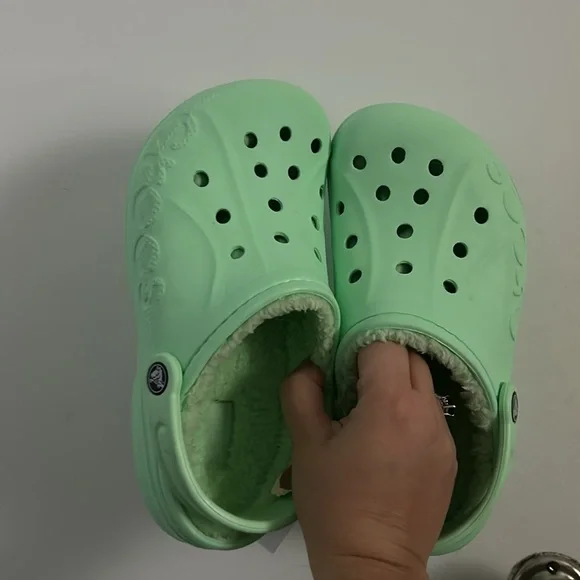 Sherpa lined Crocs - Picture 2 of 4